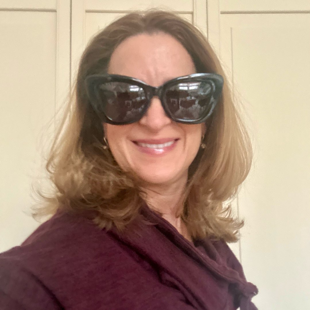 Betsy Glamamama on MIRL